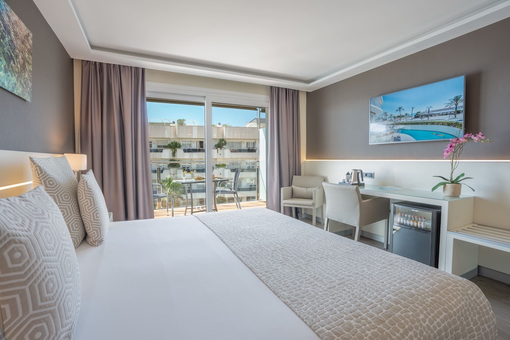 Hotel Calipolis — Hotel rooms in Sitges, Catalonia
