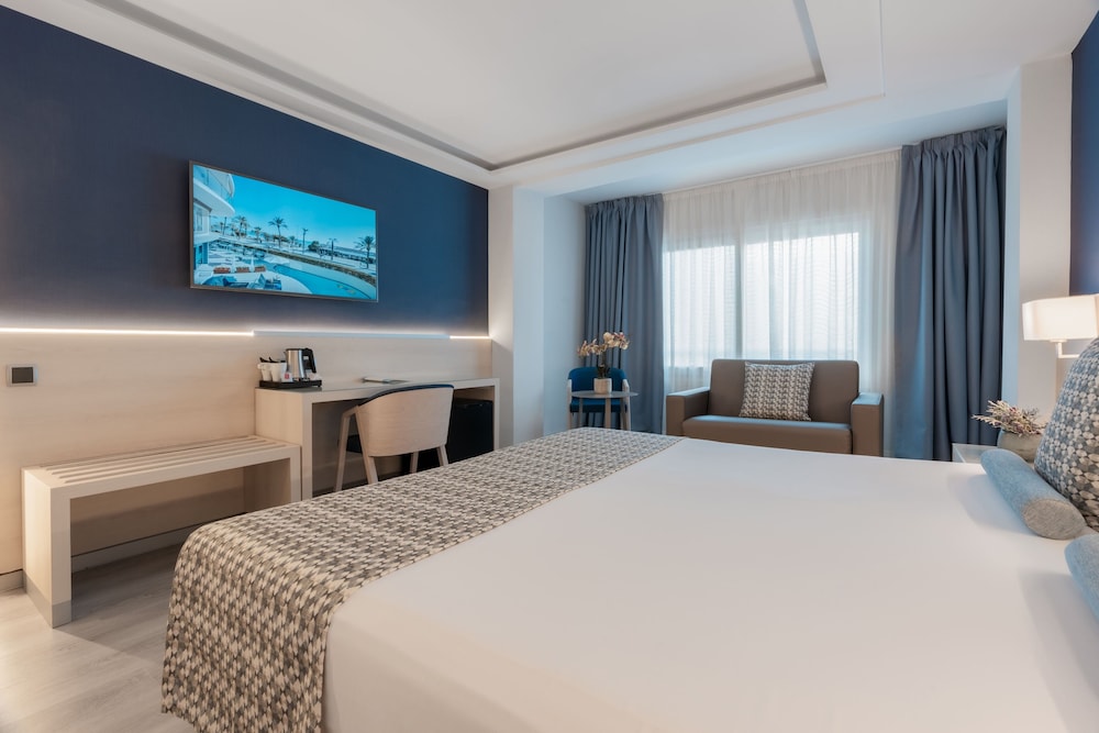 Hotel Calipolis — Hotel rooms in Sitges, Catalonia