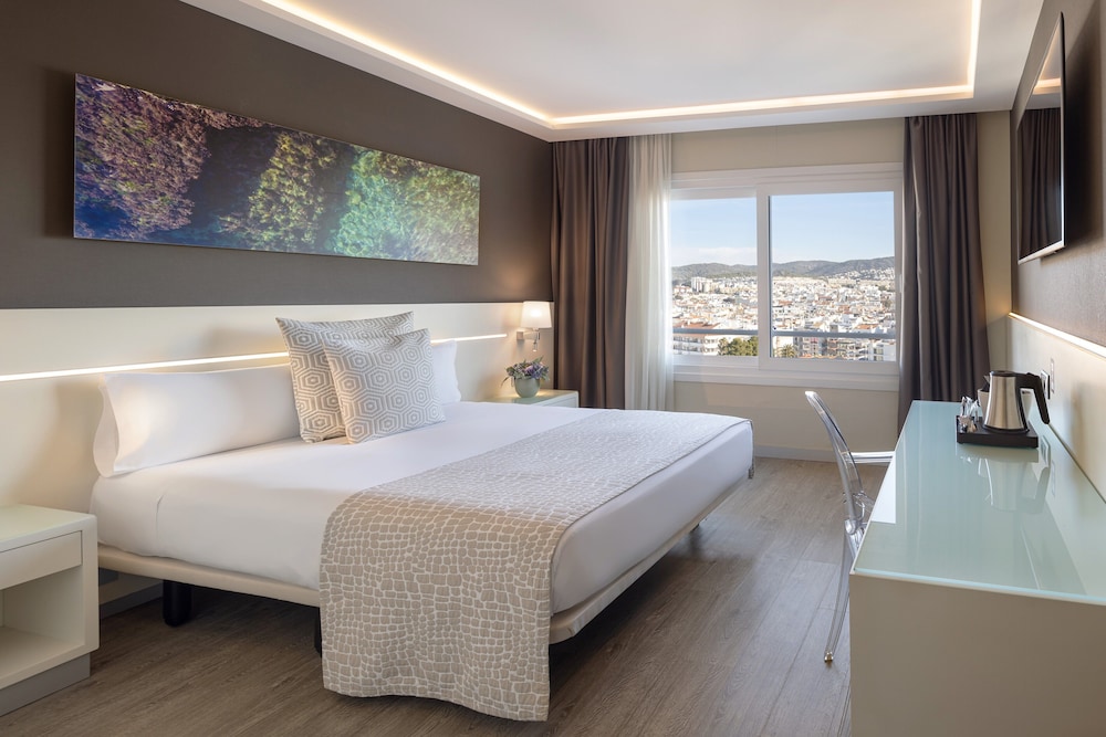 Hotel Calipolis — Hotel rooms in Sitges, Catalonia