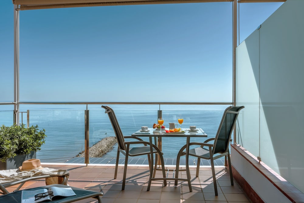 Hotel Calipolis — Hotel rooms in Sitges, Catalonia