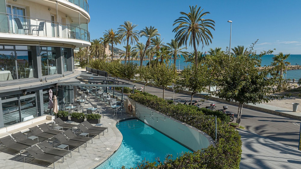 Hotel Calipolis — Swimming pool in Sitges, Catalonia