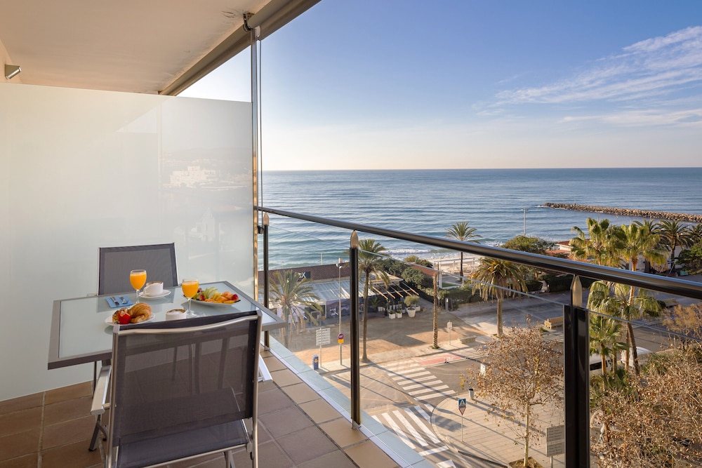 Hotel Calipolis — Hotel rooms in Sitges, Catalonia