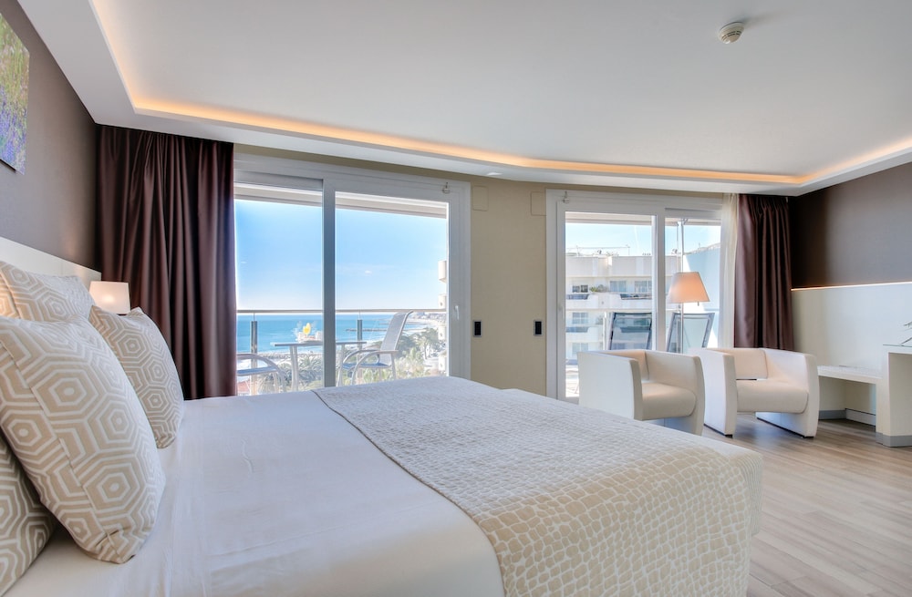 Hotel Calipolis — Hotel rooms in Sitges, Catalonia