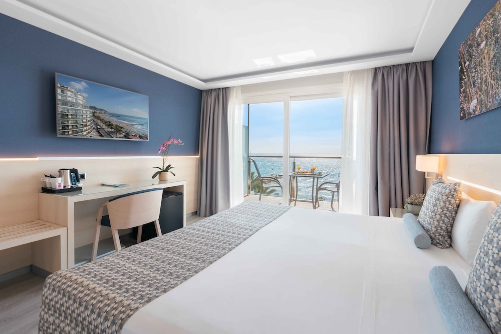 Hotel Calipolis — Hotel rooms in Sitges, Catalonia