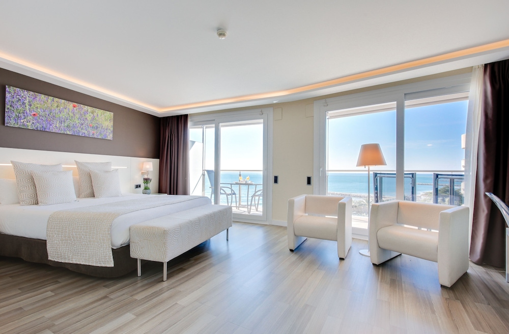 Hotel Calipolis — Hotel rooms in Sitges, Catalonia