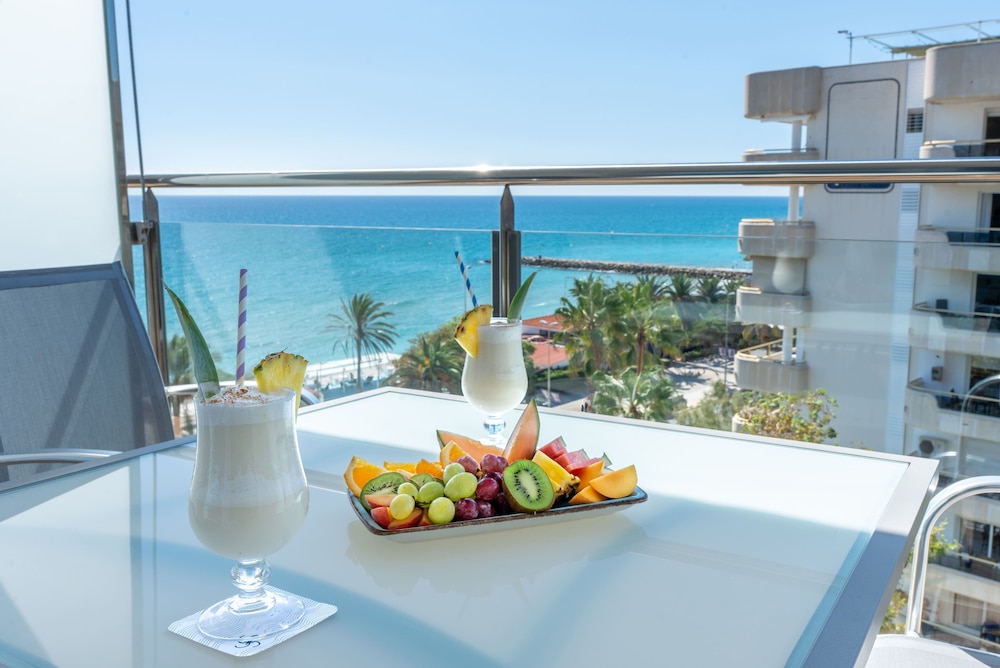 Hotel Calipolis — Restaurant & bars in Sitges, Catalonia