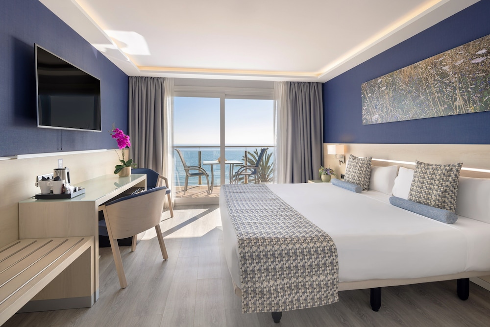 Hotel Calipolis — Hotel rooms in Sitges, Catalonia