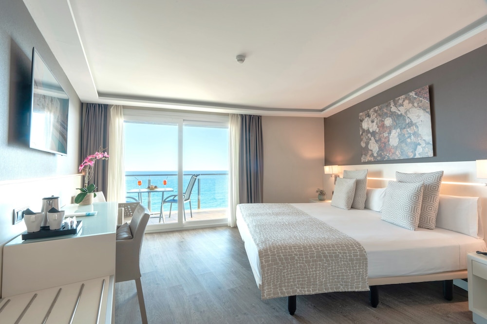 Hotel Calipolis — Hotel rooms in Sitges, Catalonia