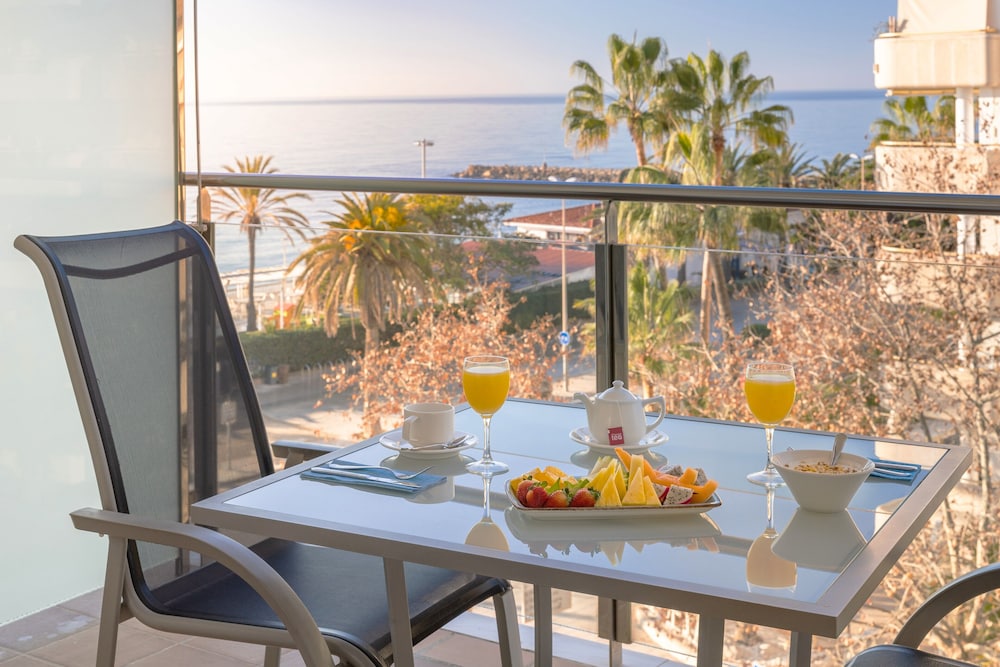 Hotel Calipolis — Hotel rooms in Sitges, Catalonia