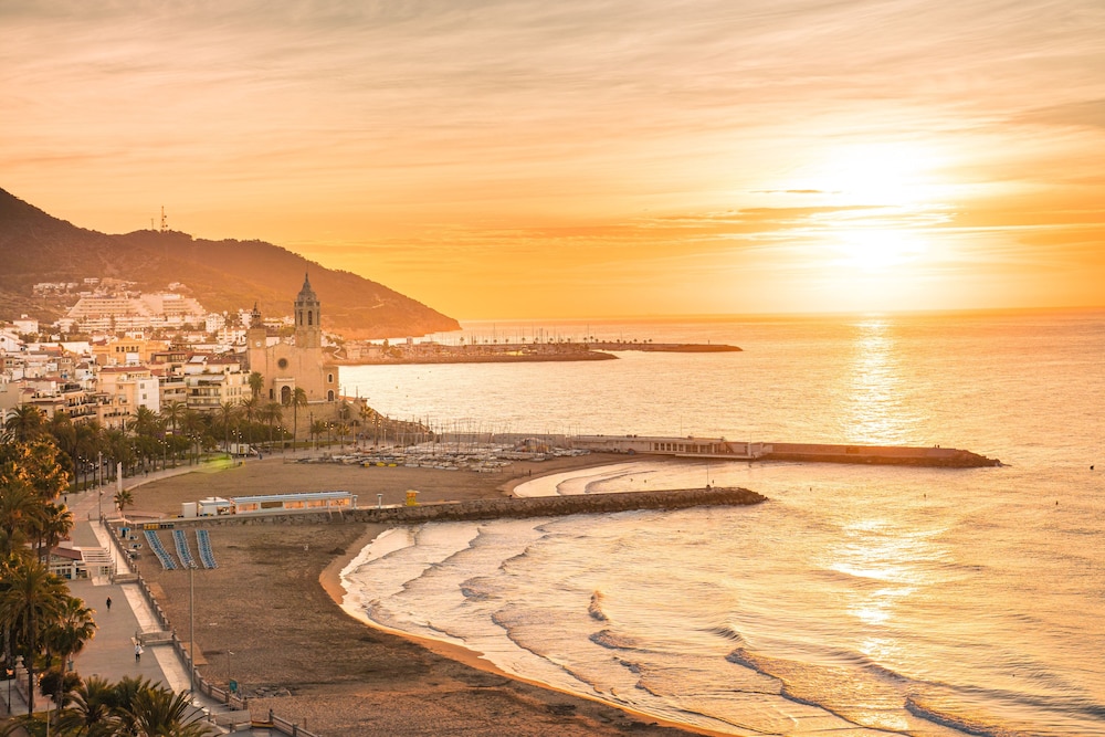 Hotel Calipolis — Beach in Sitges, Catalonia