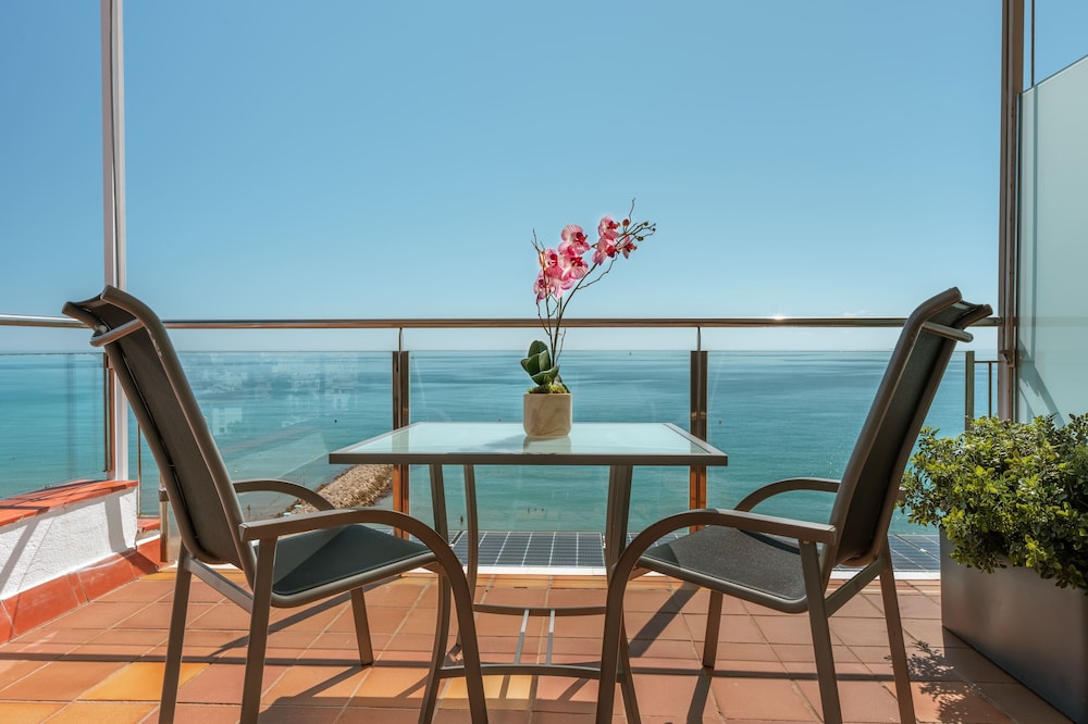 Hotel Calipolis — Hotel rooms in Sitges, Catalonia