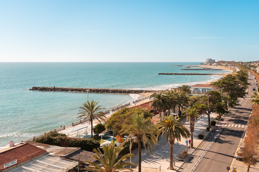 Hotel Calipolis — Beach in Sitges, Catalonia