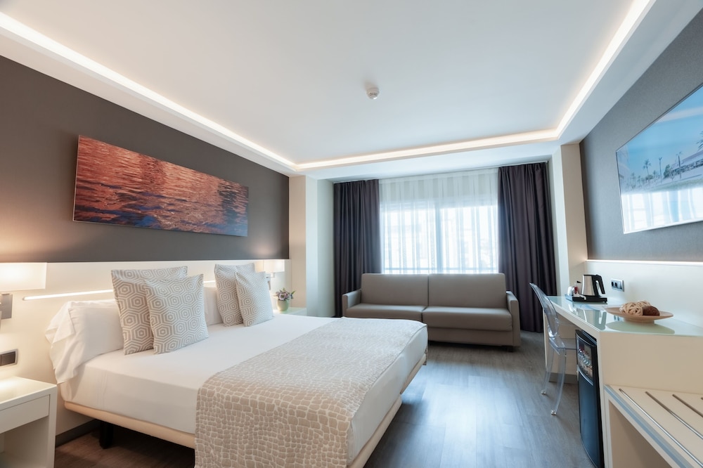 Hotel Calipolis — Hotel rooms in Sitges, Catalonia