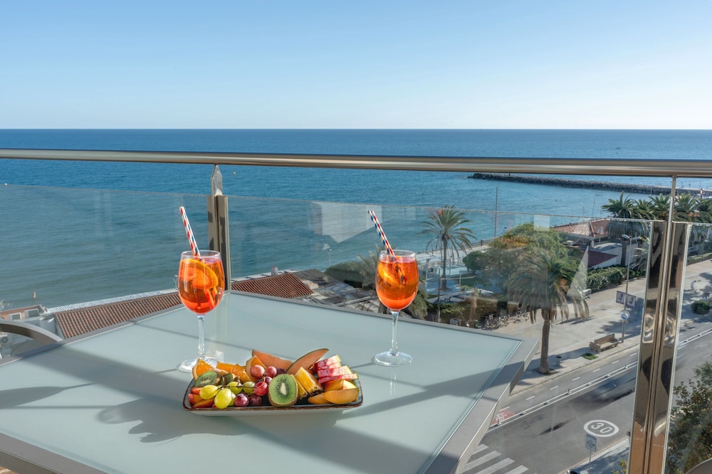 Hotel Calipolis — Restaurant & bars in Sitges, Catalonia
