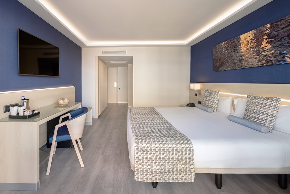 Hotel Calipolis — Hotel rooms in Sitges, Catalonia