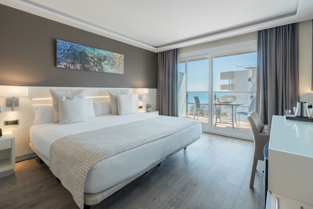 Hotel Calipolis — Hotel rooms in Sitges, Catalonia