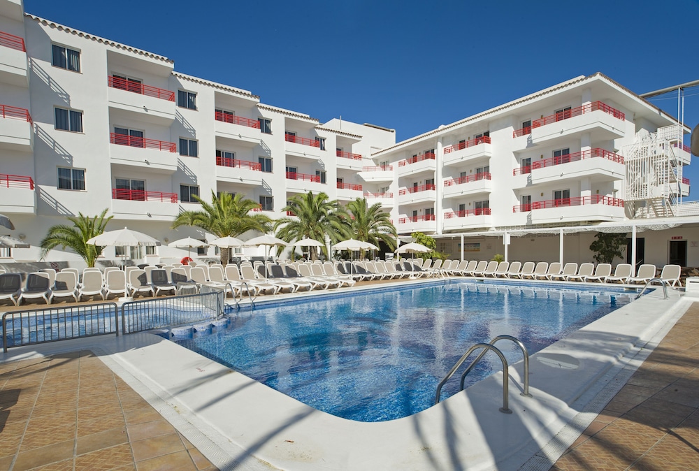 Coral Star Hotel & Apartments — Swimming pool in San Antonio, Balearic Islands