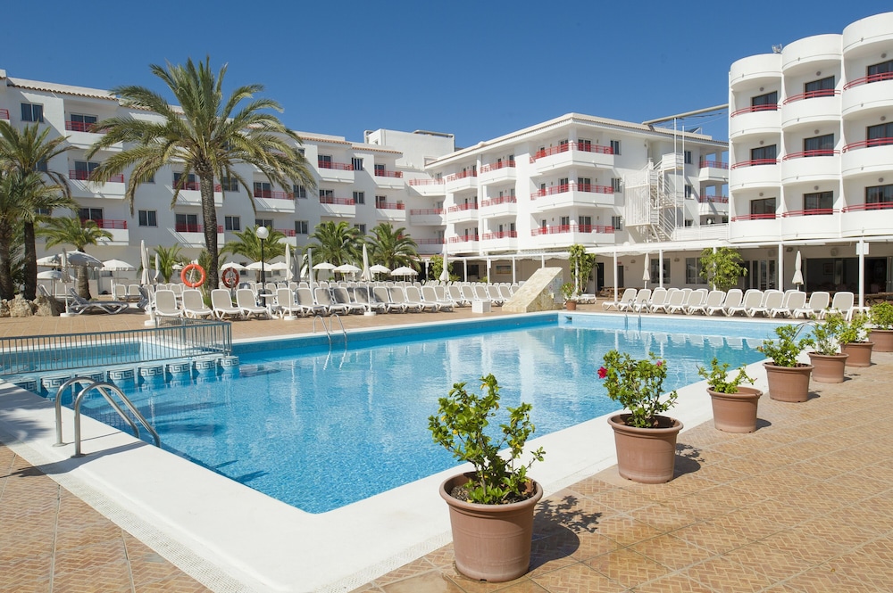 Coral Star Hotel & Apartments — Swimming pool in San Antonio, Balearic Islands