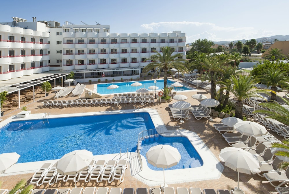Coral Star Hotel & Apartments — Swimming pool in San Antonio, Balearic Islands