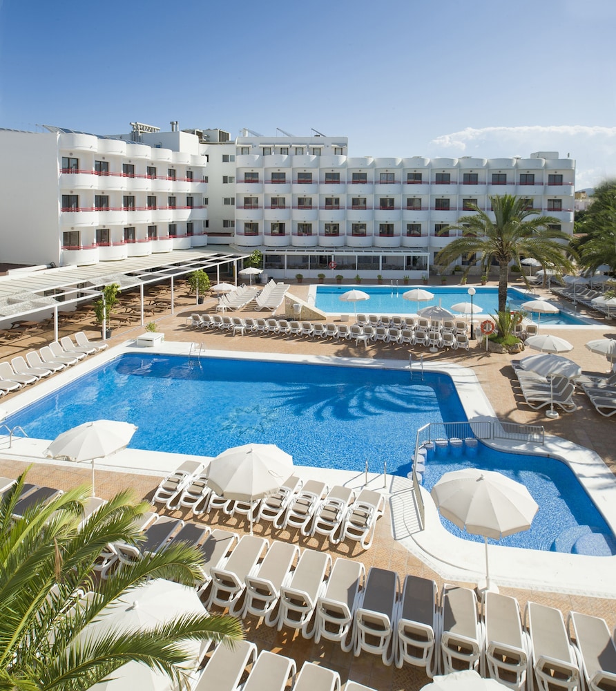 Coral Star Hotel & Apartments — Swimming pool in San Antonio, Balearic Islands