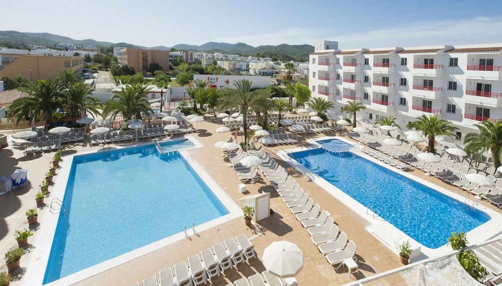 Coral Star Hotel & Apartments — Swimming pool in San Antonio, Balearic Islands