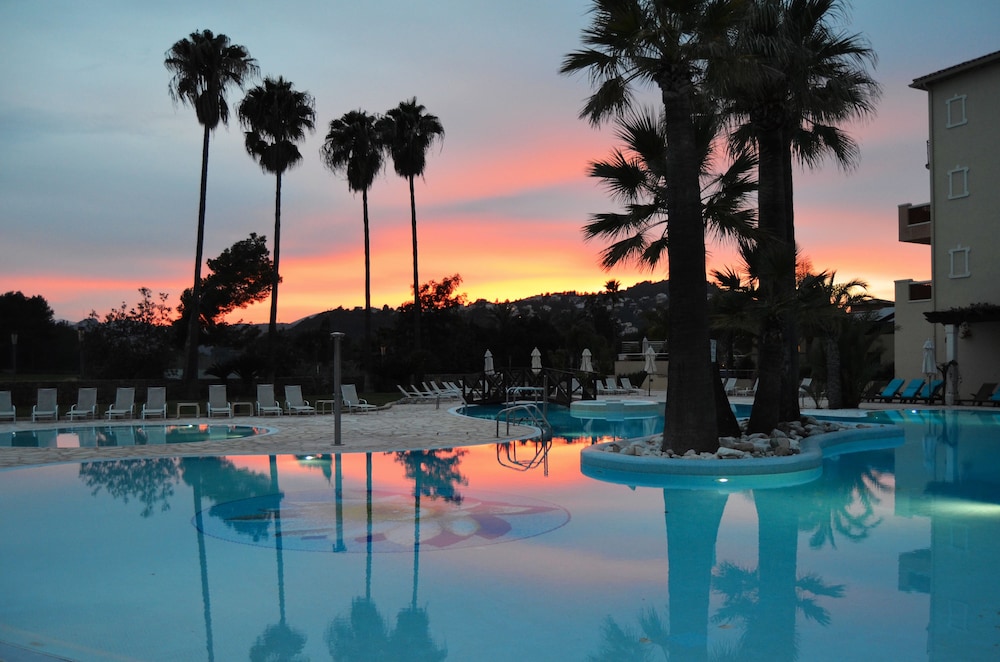 Denia Marriott La Sella Golf Resort & Spa — Swimming pool in Denia, Valencian Community