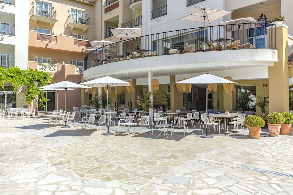 Denia Marriott La Sella Golf Resort & Spa — Restaurant & bars in Denia, Valencian Community