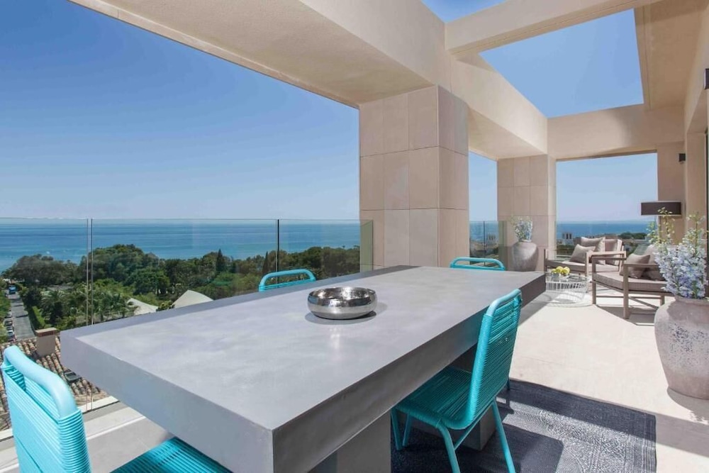 Don Carlos Marbella — Hotel building in Marbella, Andalusia