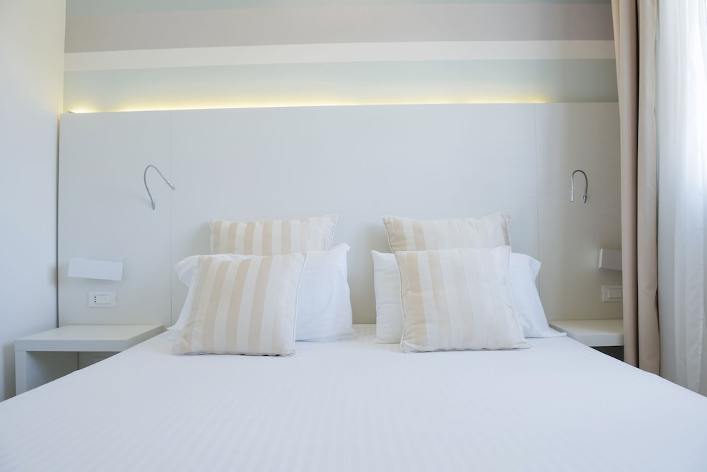 Marina di Petrolo Hotel & SPA — Hotel rooms in Castellammare del Golfo, Sicily