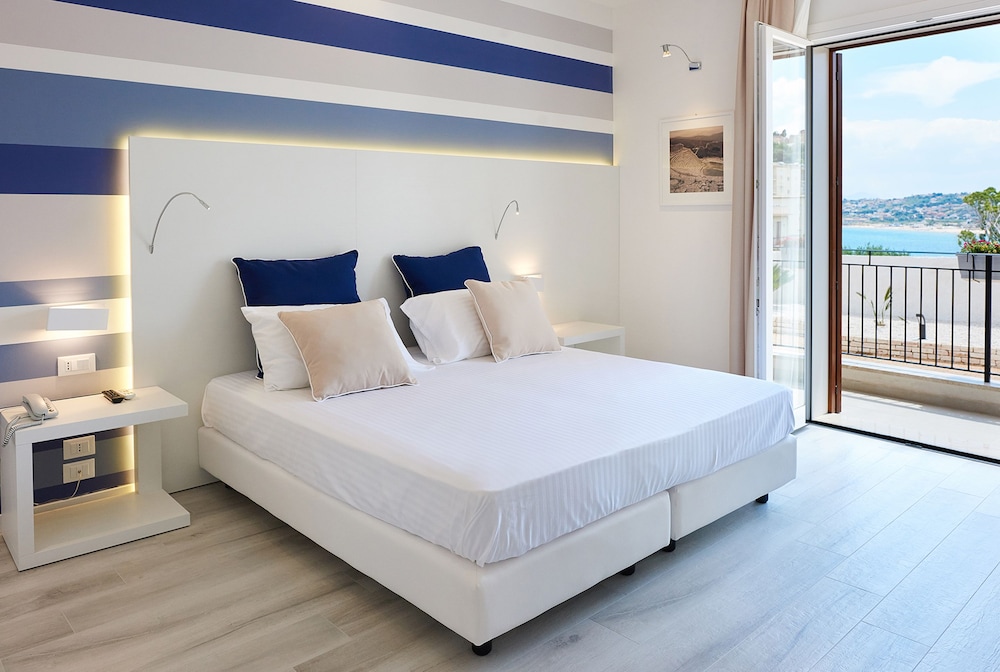 Marina di Petrolo Hotel & SPA — Hotel rooms in Castellammare del Golfo, Sicily