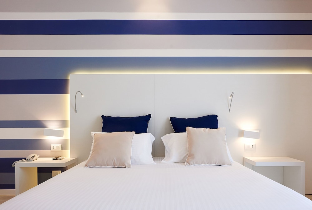 Marina di Petrolo Hotel & SPA — Hotel rooms in Castellammare del Golfo, Sicily