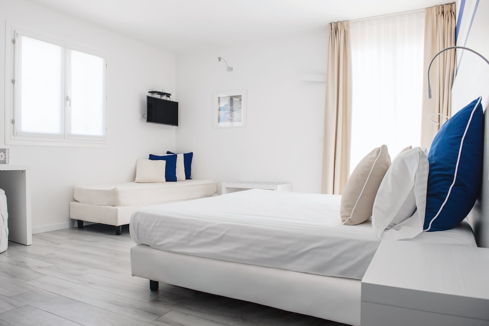 Marina di Petrolo Hotel & SPA — Hotel rooms in Castellammare del Golfo, Sicily
