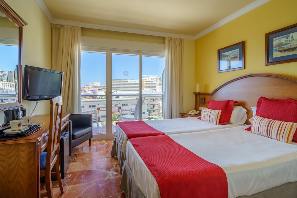 Hotel Isabel — Hotel rooms in Torremolinos, Andalusia