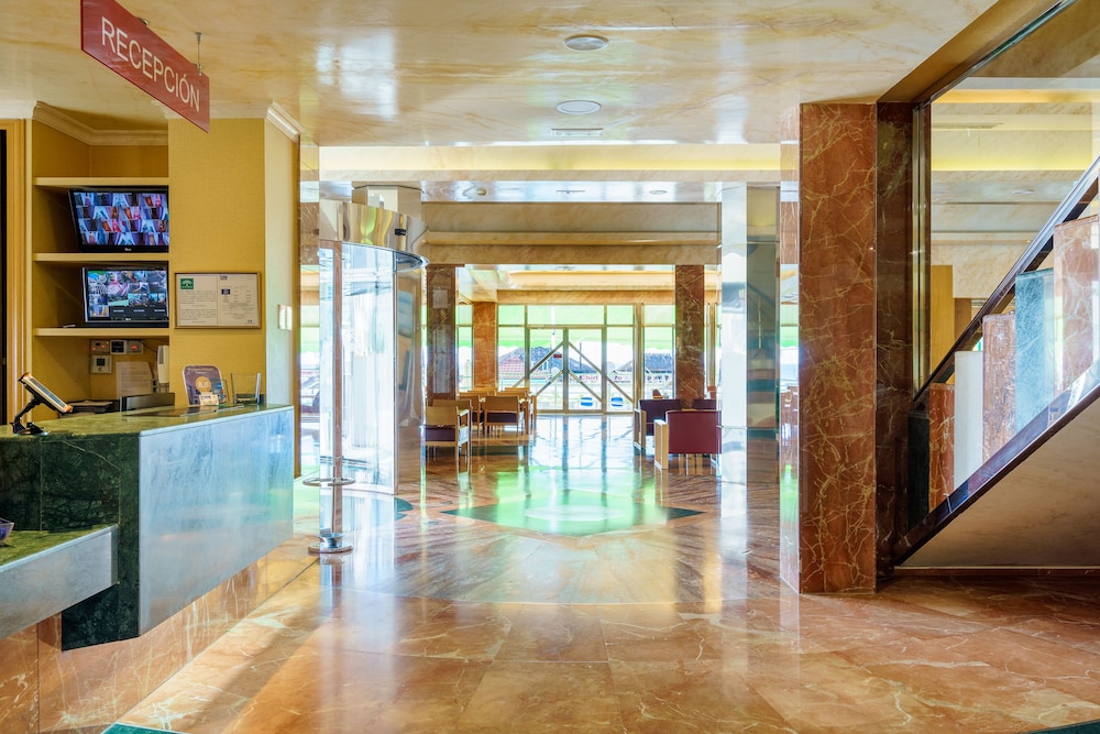 Hotel Isabel — Hotel building in Torremolinos, Andalusia