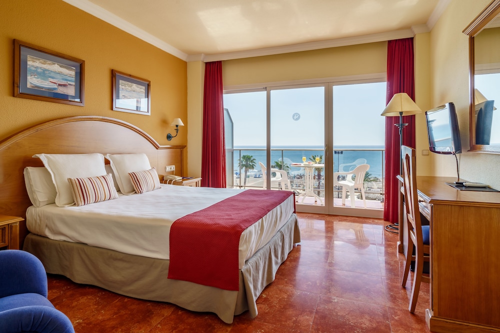 Hotel Isabel — Hotel rooms in Torremolinos, Andalusia