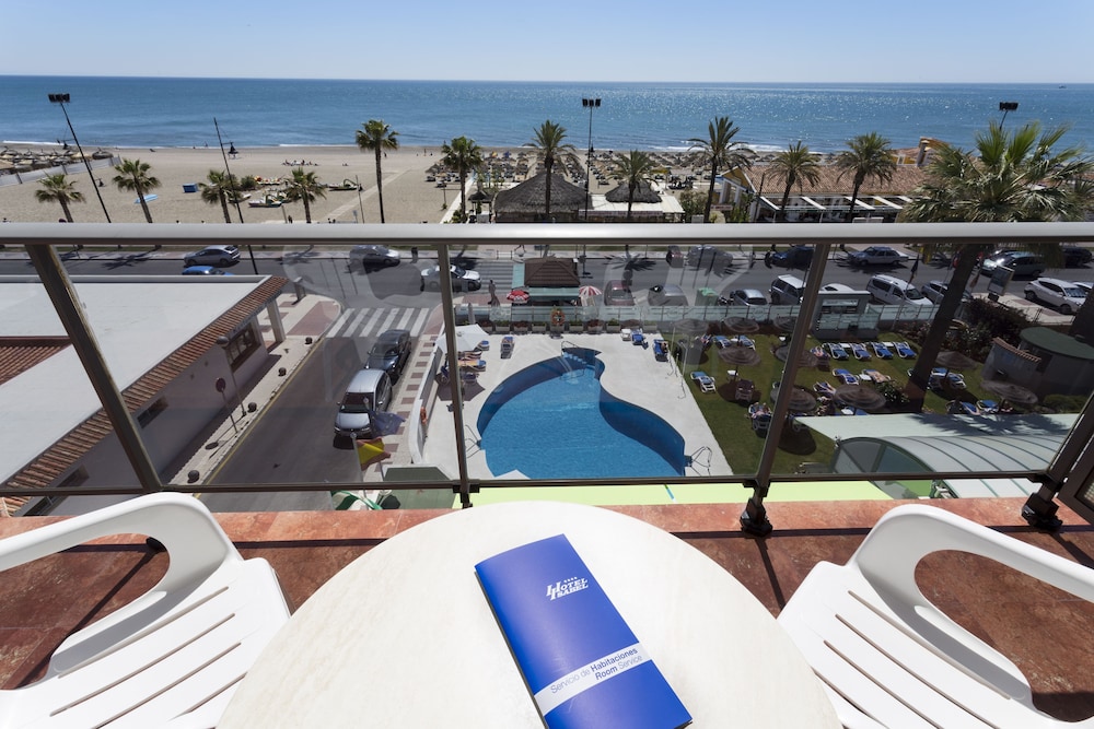 Hotel Isabel — Swimming pool in Torremolinos, Andalusia