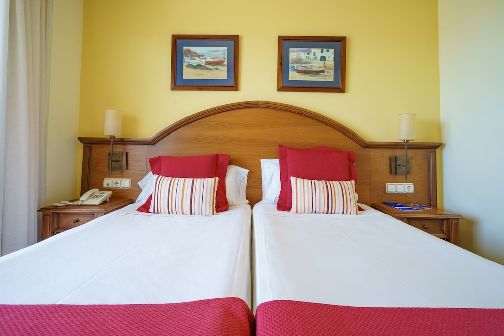 Hotel Isabel — Hotel rooms in Torremolinos, Andalusia