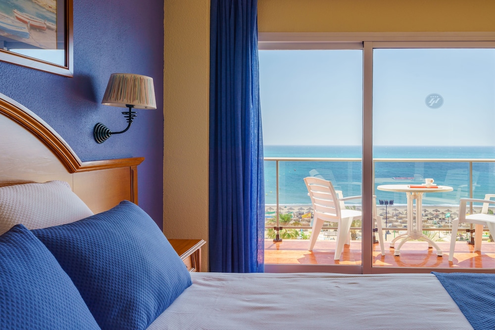 Hotel Isabel — Hotel rooms in Torremolinos, Andalusia