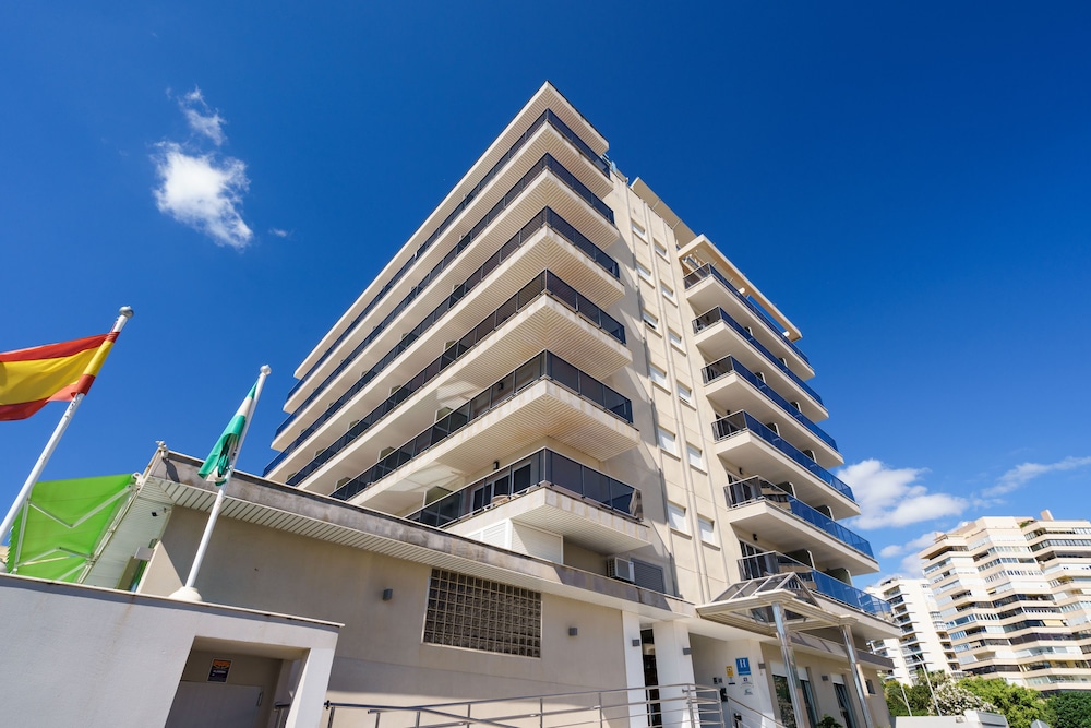Hotel Isabel — Hotel building in Torremolinos, Andalusia