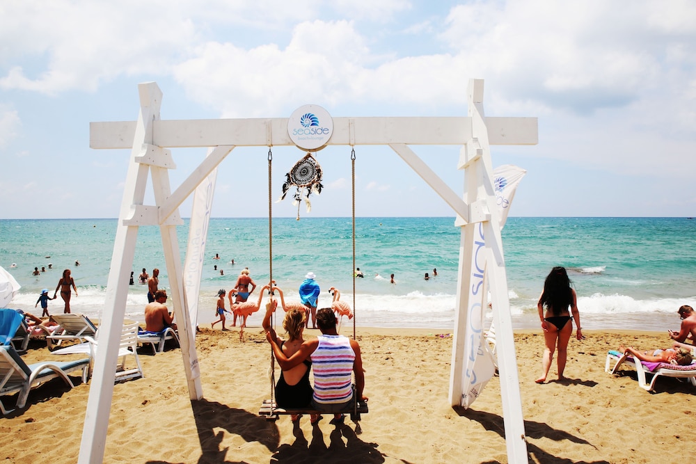 Side Kervan Hotel — Beach in Side