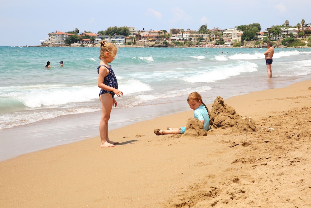 Side Kervan Hotel — Beach in Side