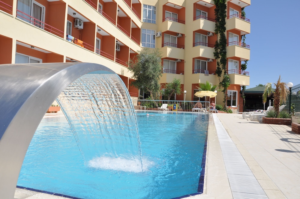 Side Kervan Hotel — Swimming pool in Side