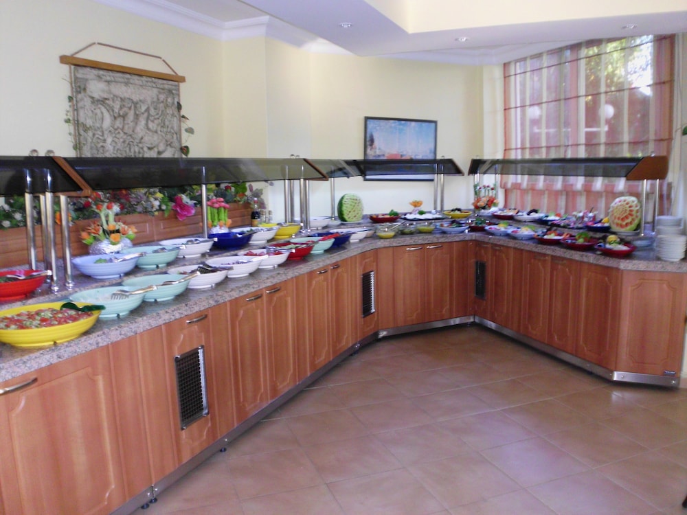 Side Kervan Hotel — Restaurant & bars in Side