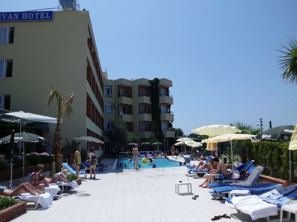 Side Kervan Hotel — Swimming pool in Side