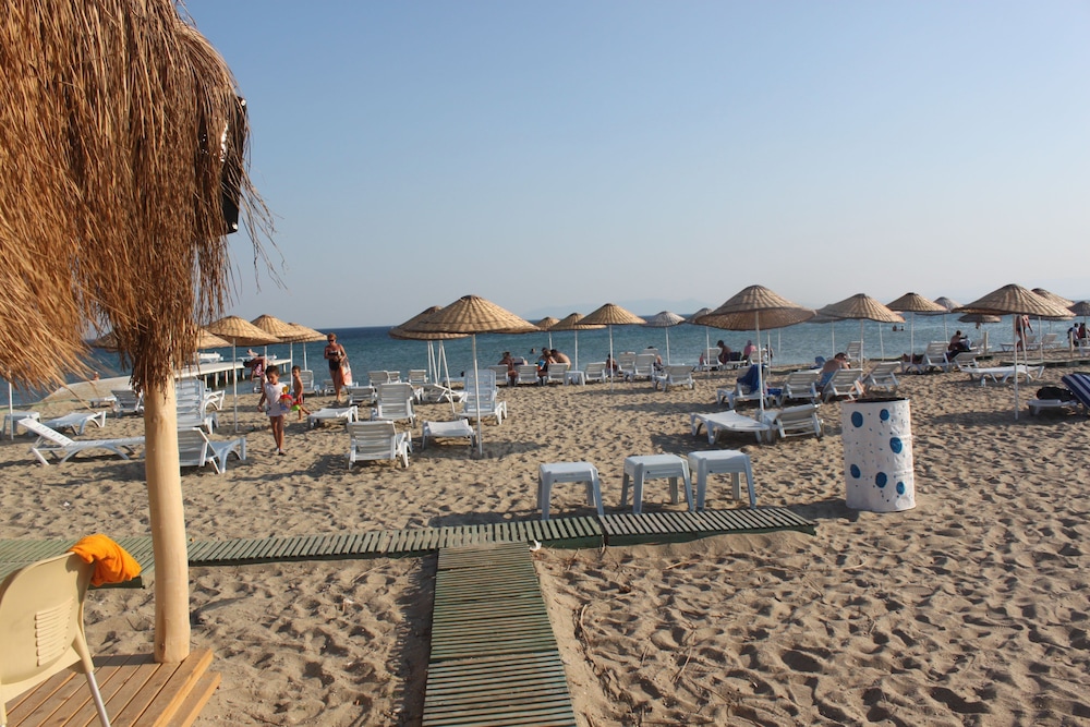 Side Kervan Hotel — Beach in Side