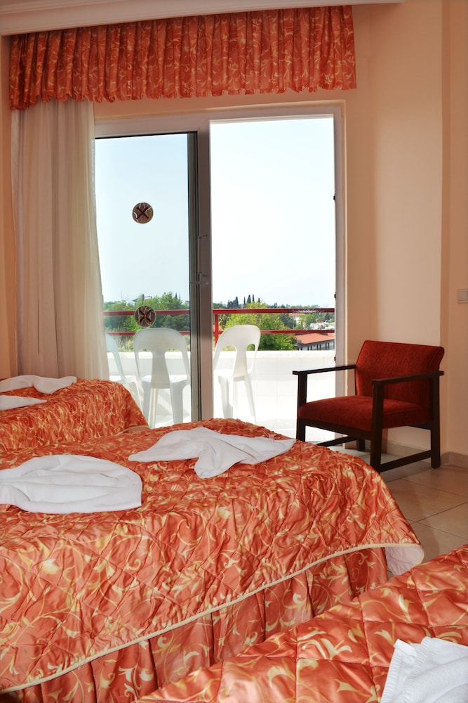Side Kervan Hotel — Hotel rooms in Side