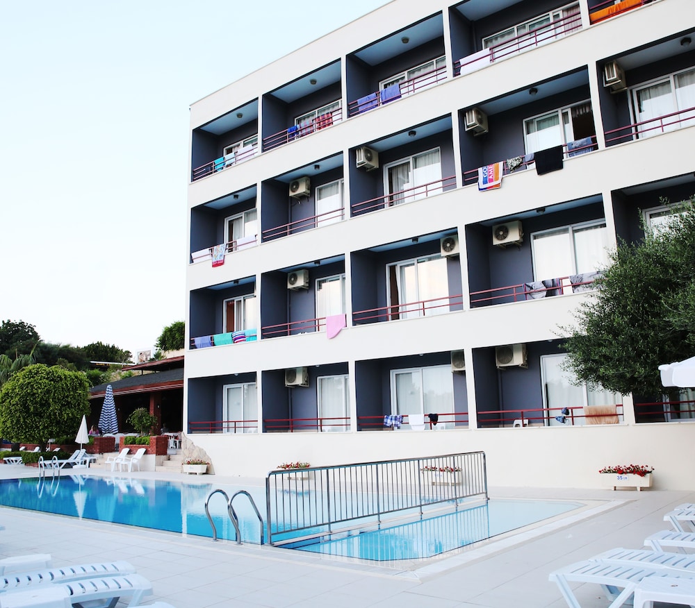 Side Kervan Hotel — Hotel building in Side