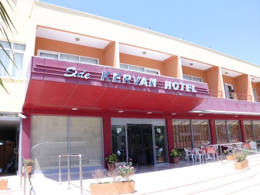 Side Kervan Hotel — Hotel building in Side