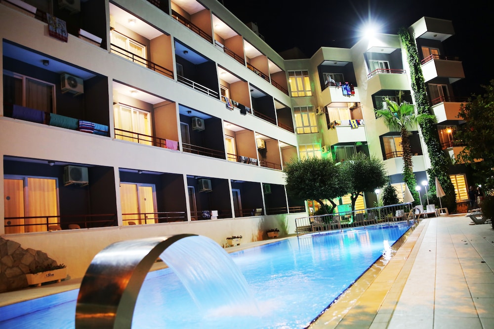 Side Kervan Hotel — Hotel building in Side