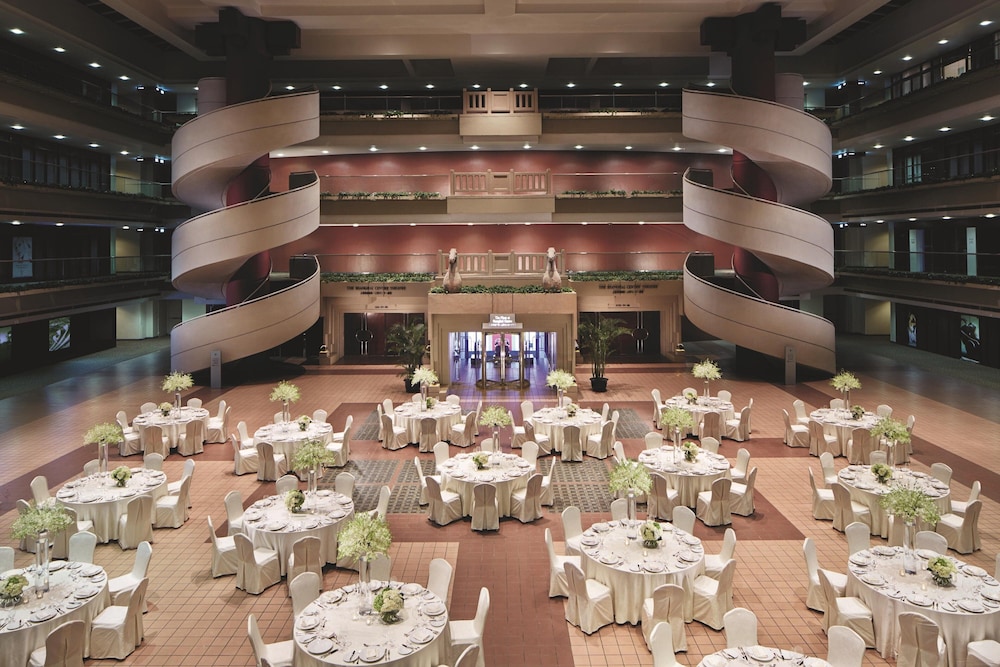 The Portman Ritz-Carlton, Shanghai — Hotel building in Shanghai, Shanghai